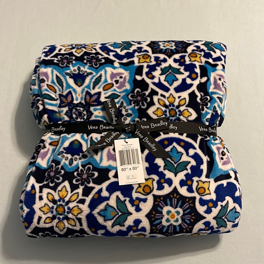 NWT VERA BRADLEY Throw Blanket Lisbon Medallion Cool